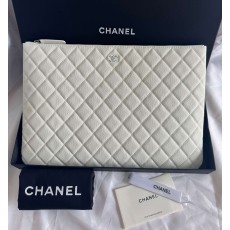 Chanel 샤넬 클래식 라지 지퍼 파우치 (클래식 퀼팅 뉴 클러치) 은장 가방