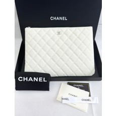 Chanel 샤넬 클래식 미디엄 지퍼 파우치 (클래식 퀼팅 뉴 클러치) 은장 가방