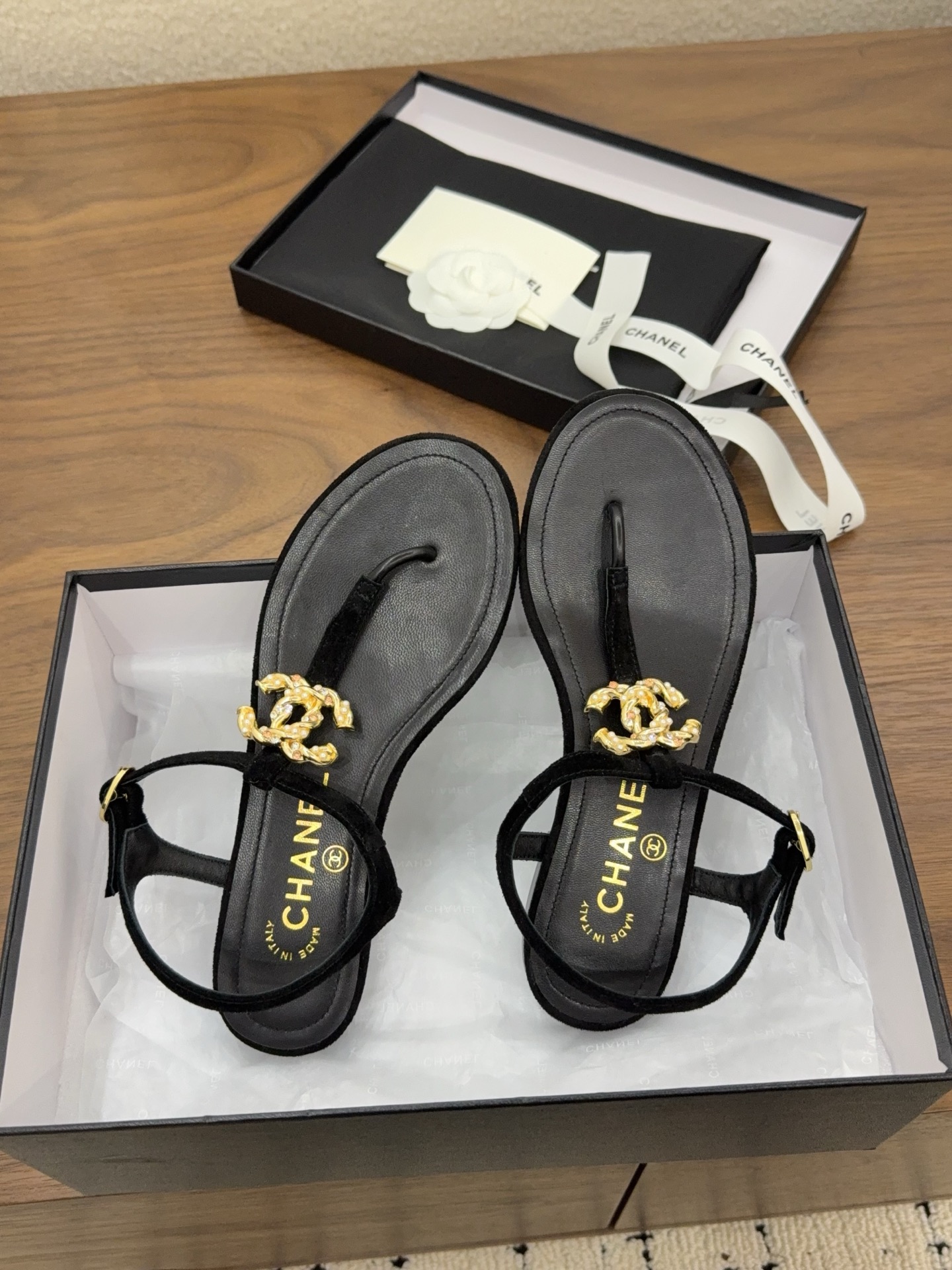 샤넬(CHANEL) 쥬얼 장식 쪼리 샌들 신발