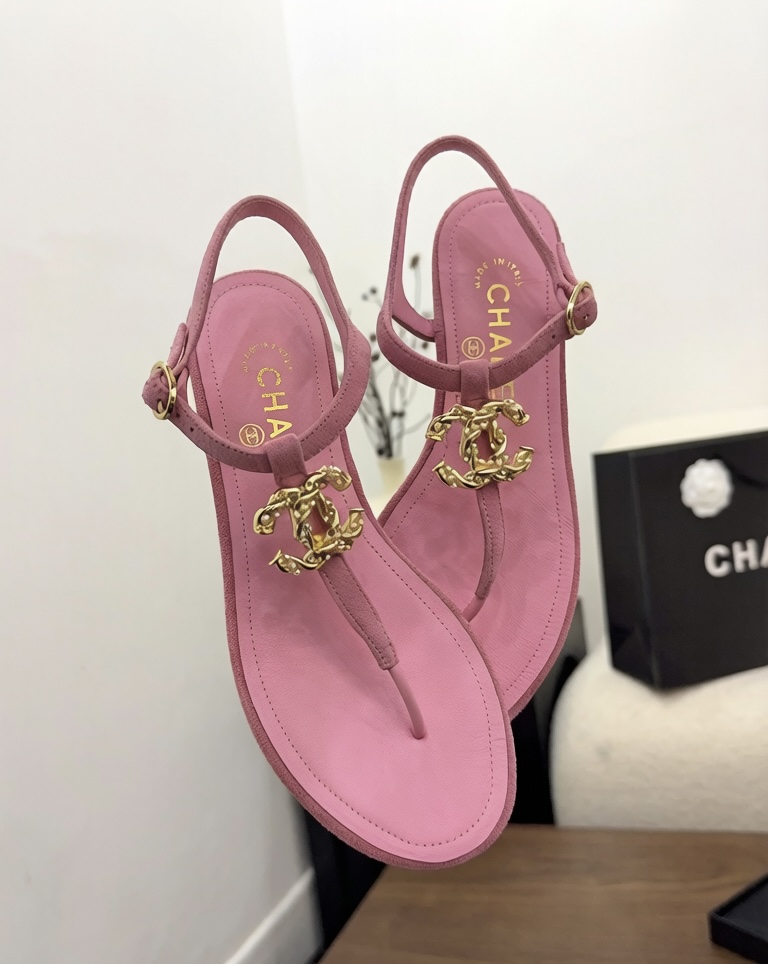 샤넬(CHANEL) 쥬얼 장식 쪼리 샌들 신발