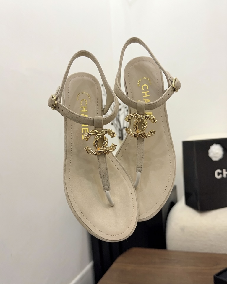 샤넬(CHANEL) 쥬얼 장식 쪼리 샌들 신발