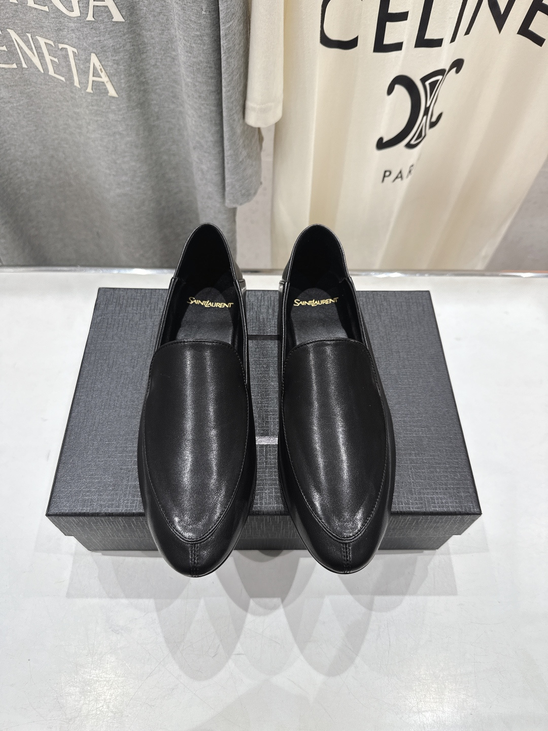 생로랑(SAINT LAURENT) 플랫 마리제 로퍼 신발