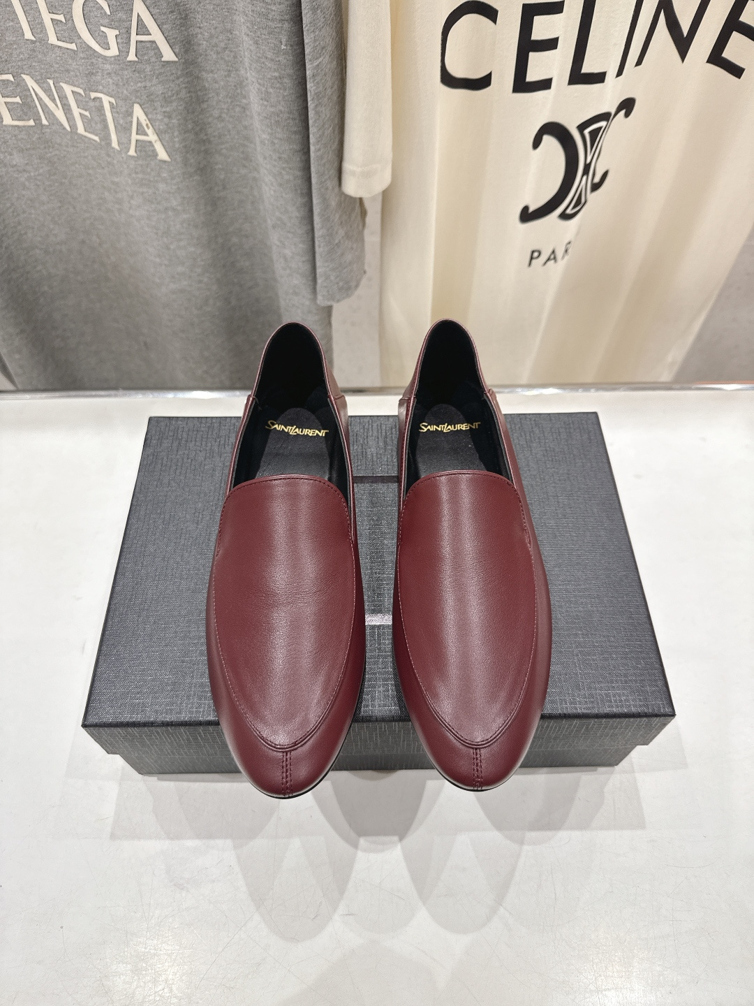 생로랑(SAINT LAURENT) 플랫 마리제 로퍼 신발