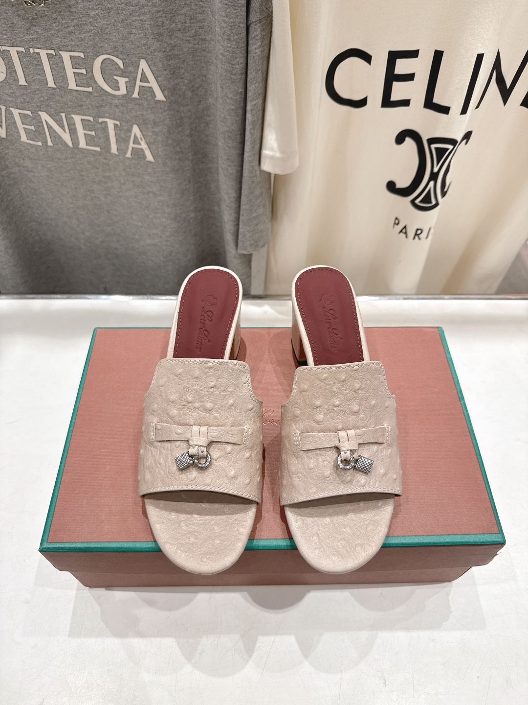 로로피아나(Loro Piana) 플랫 슬리퍼 샌들 신발