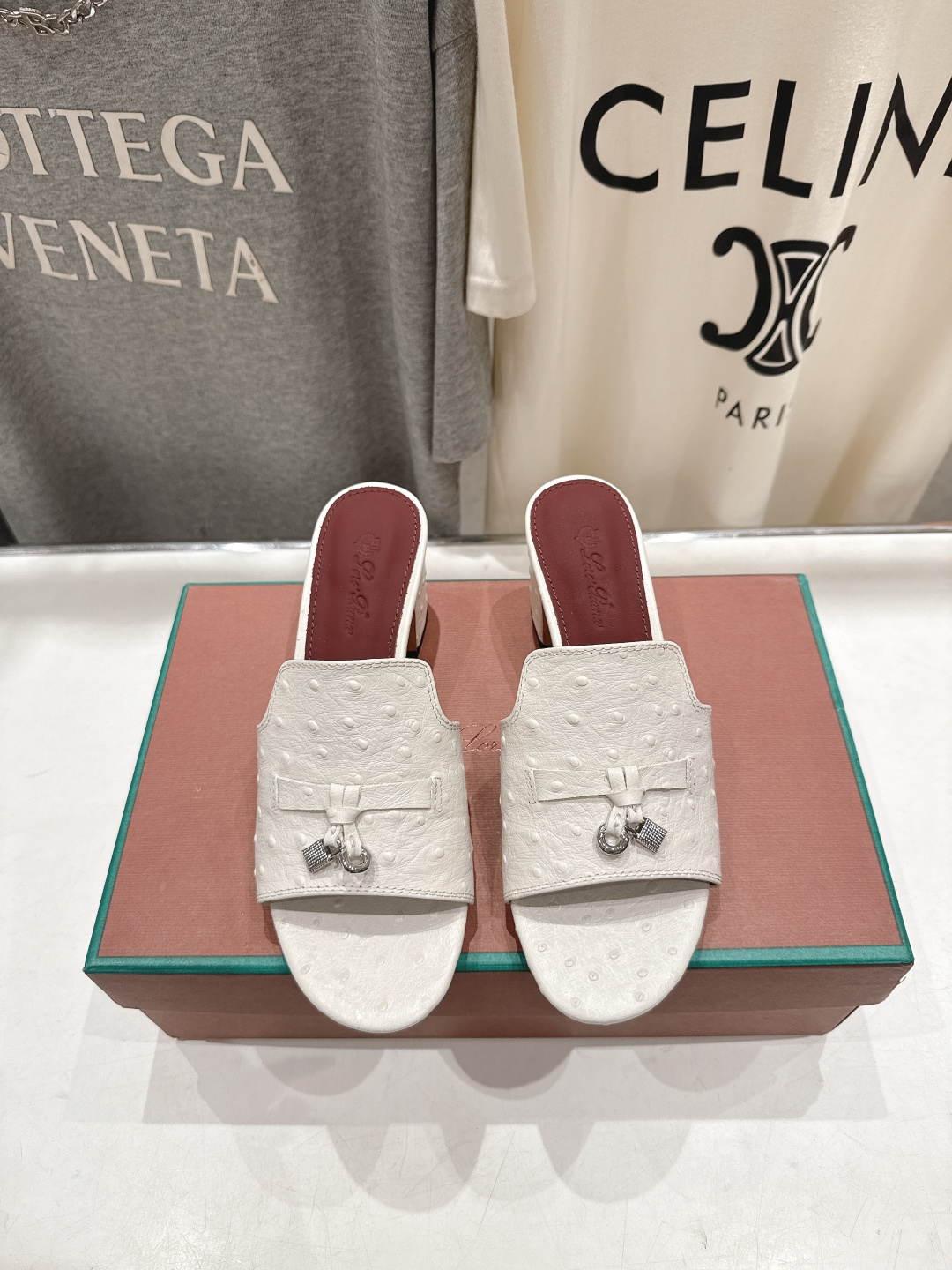 로로피아나(Loro Piana) 플랫 슬리퍼 샌들 신발