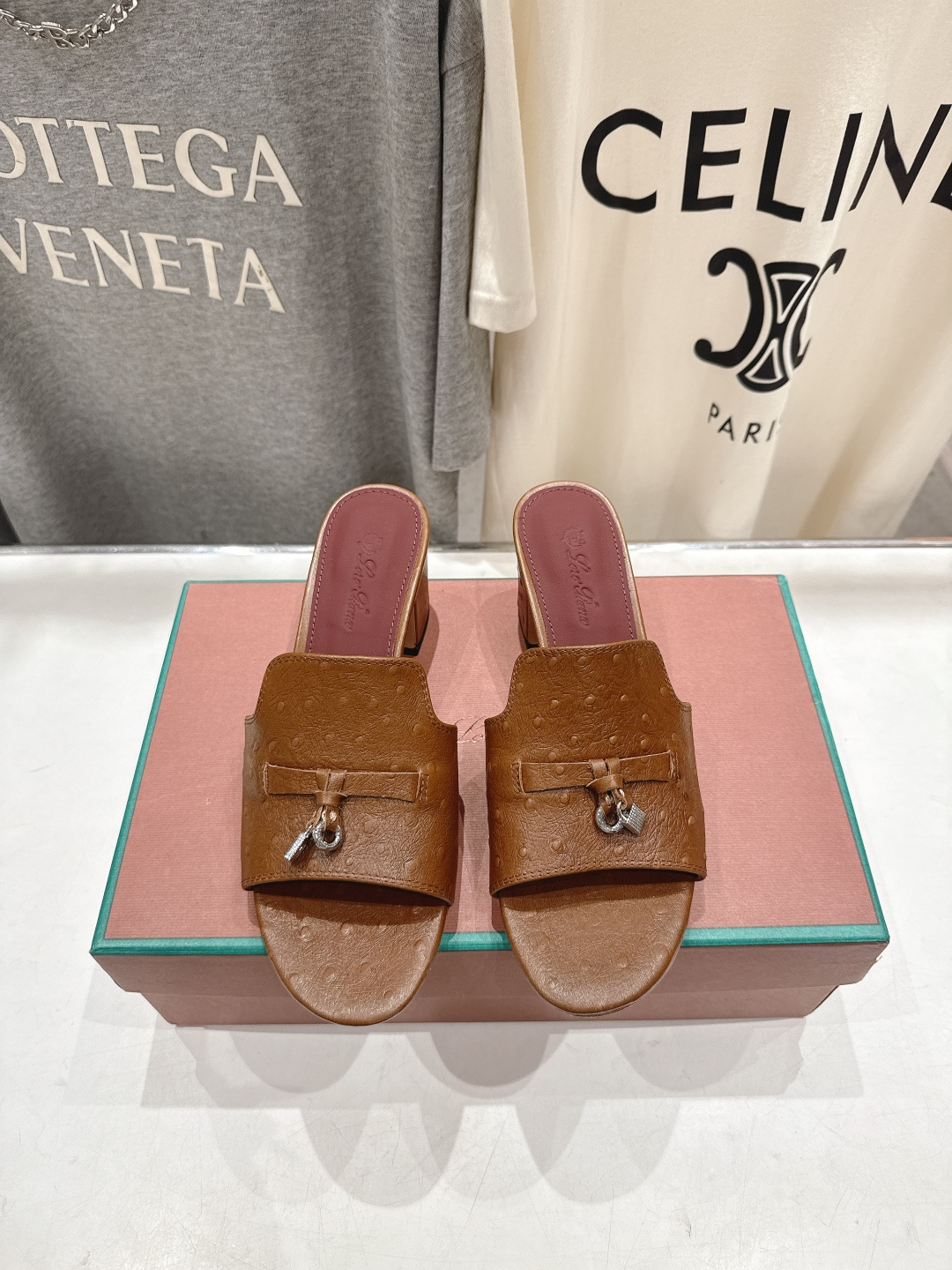 로로피아나(Loro Piana) 플랫 슬리퍼 샌들 신발