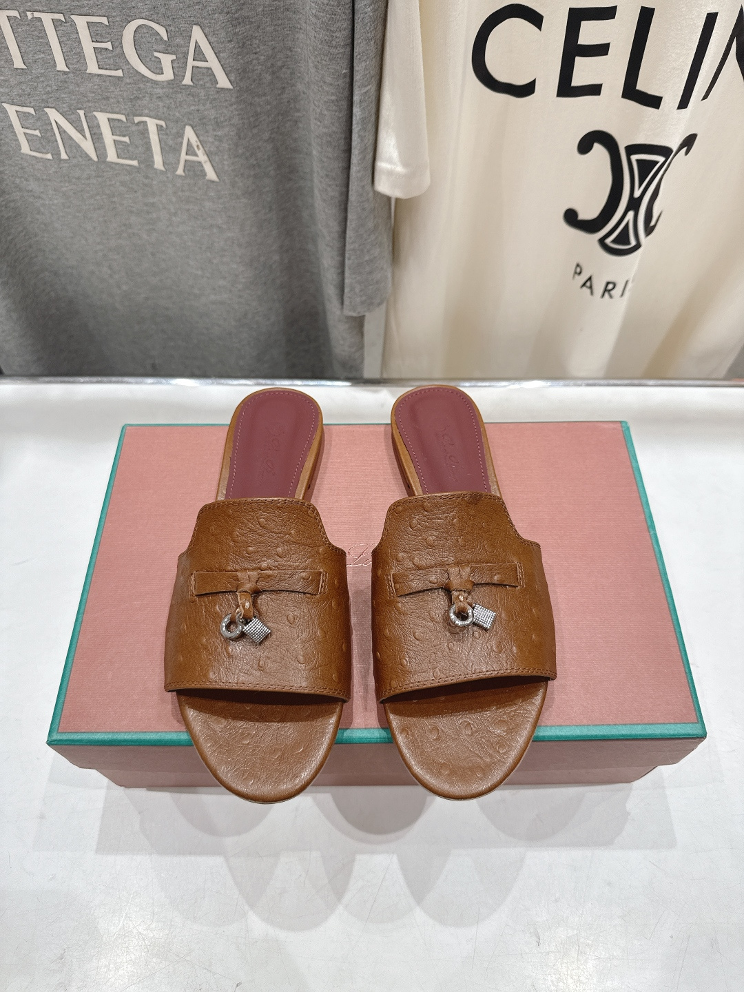 로로피아나(Loro Piana) 플랫 슬리퍼 샌들 신발