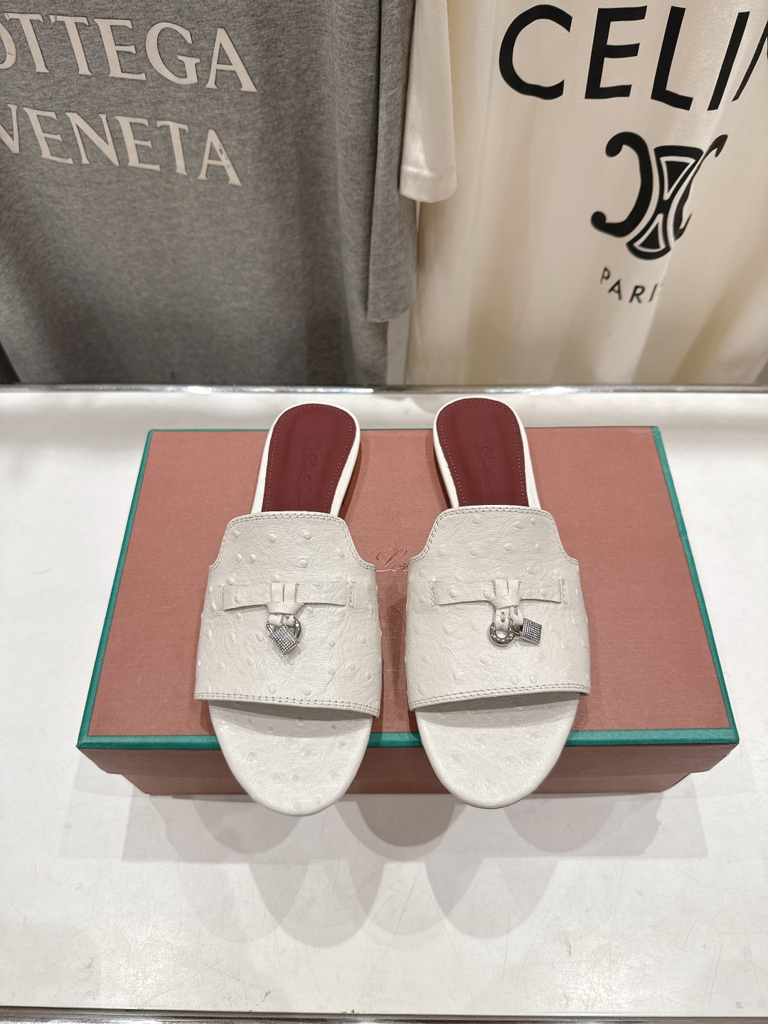 로로피아나(Loro Piana) 플랫 슬리퍼 샌들 신발