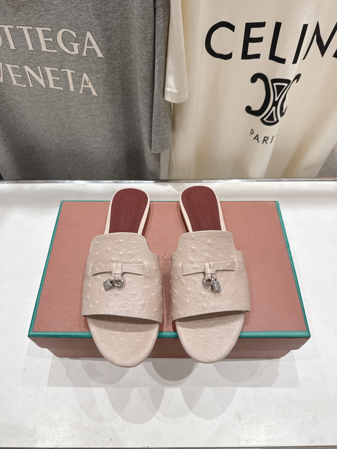 로로피아나(Loro Piana) 플랫 슬리퍼 샌들 신발