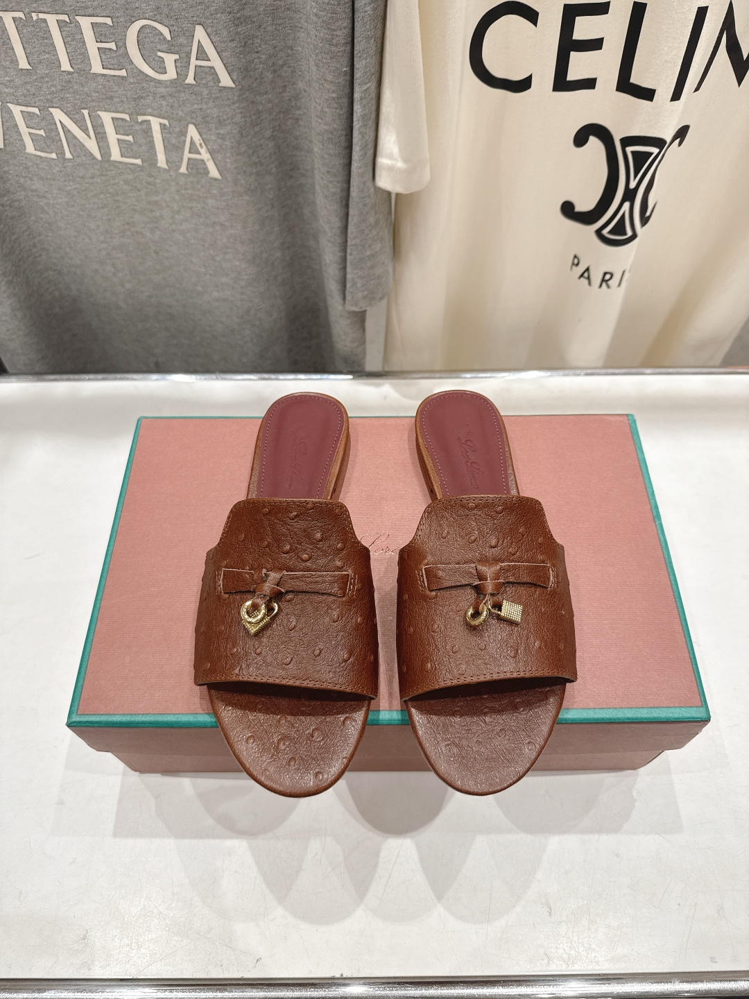 로로피아나(Loro Piana) 플랫 슬리퍼 샌들 신발