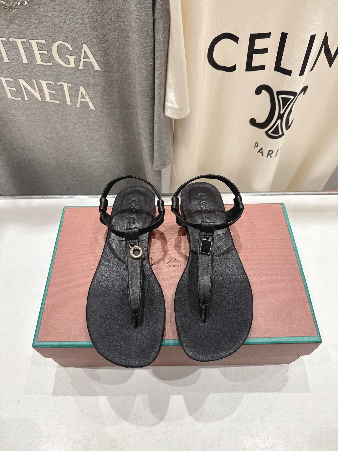 로로피아나(Loro Piana) 플랫 쪼리 샌들 신발