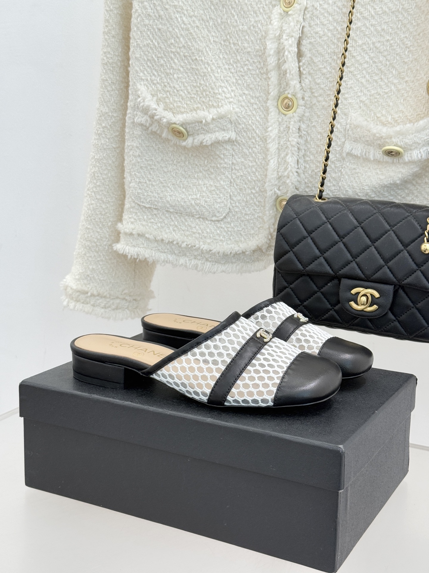 샤넬(CHANEL) 메쉬 콤비 플랫 슬리퍼 샌들 신발