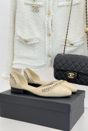 샤넬(CHANEL) 배색 컷아웃 플랫 샌들 신발