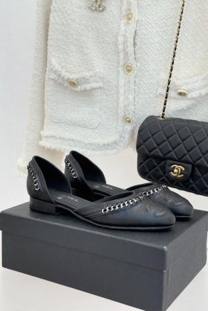 샤넬(CHANEL) 배색 컷아웃 플랫 샌들 신발