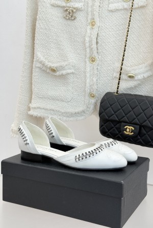 샤넬(CHANEL) 배색 컷아웃 플랫 샌들 신발