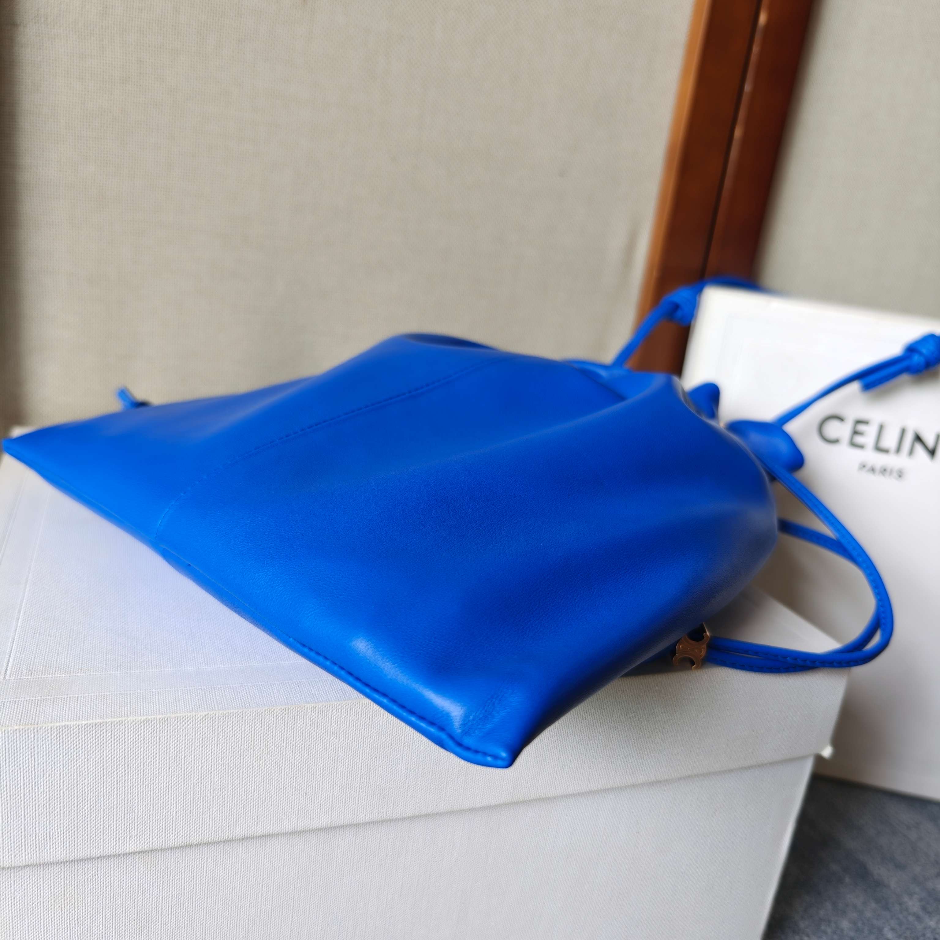 Celine 셀린느 트리옹프 드로우스트링 '복주머니' 백 숄더백 가방 (블루 램스킨)