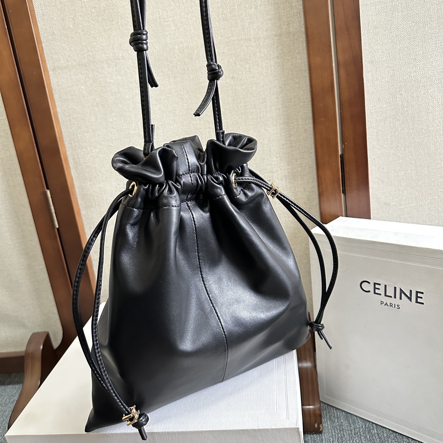 Celine 셀린느 트리옹프 드로우스트링 '복주머니' 백 숄더백 가방 (블랙 램스킨)