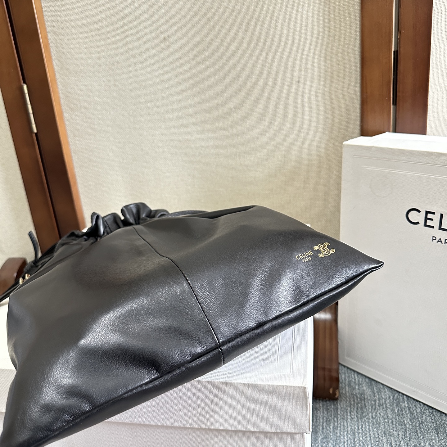 Celine 셀린느 트리옹프 드로우스트링 '복주머니' 백 숄더백 가방 (블랙 램스킨)