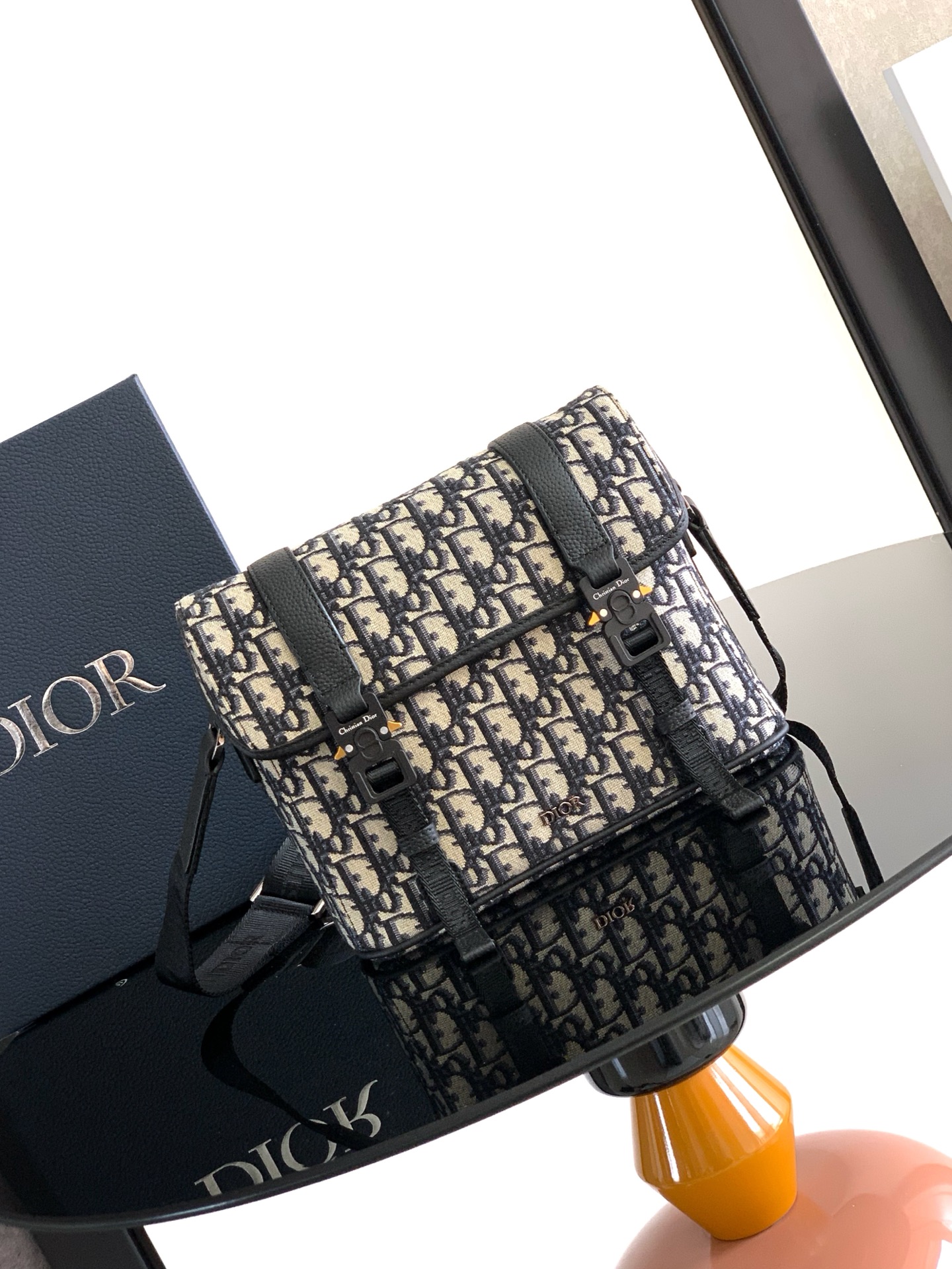 Dior CD 디올 히트 더 로드(Hit The Road) 플랩 메신저백 (베이지 & 블랙 오블리크) 크로스백 가방