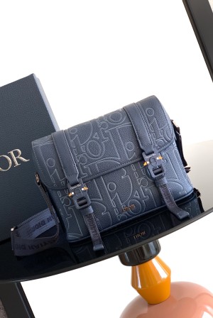 Dior CD 디올 히트 더 로드(Hit The Road) 플랩 메신저백 (네이비 그래비티 아웃라인) 크로스백 가방