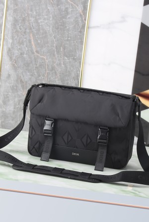 Dior CD Explorer 디올 익스플로러 메신저백 (블랙 CD 다이아몬드 미라주) 크로스백 가방