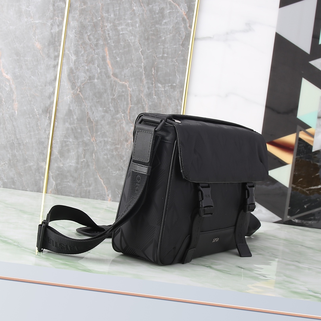 Dior CD Explorer 디올 익스플로러 메신저백 (블랙 CD 다이아몬드 미라주) 크로스백 가방