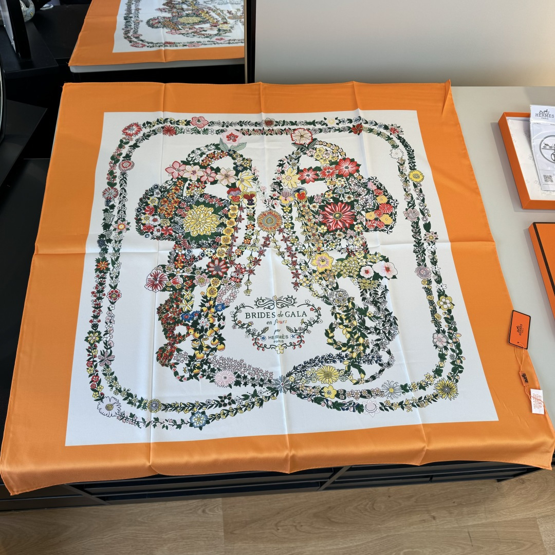 에르메스(HERMES) 화려한 마구 플라워 실크 목도리 스카프