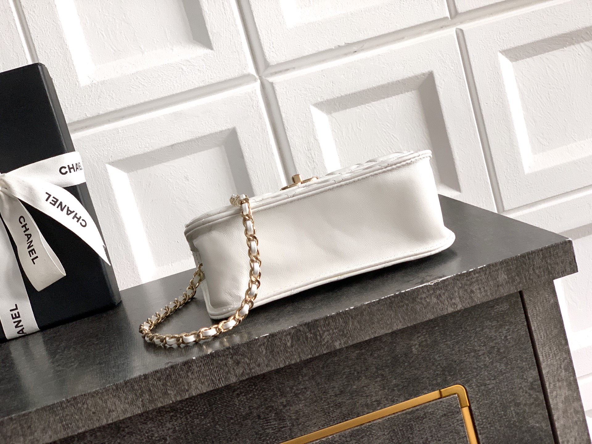 Chanel 샤넬 26C 진주 핸들 트위드 백 (쉐이크 화이트) 숄더백 가방 라지