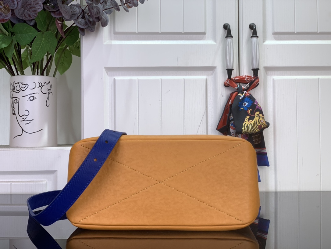 LV 루이비통 MINI SHOPPER TOTE 미니 쇼퍼 토트백 가방 (옐로우) 미니