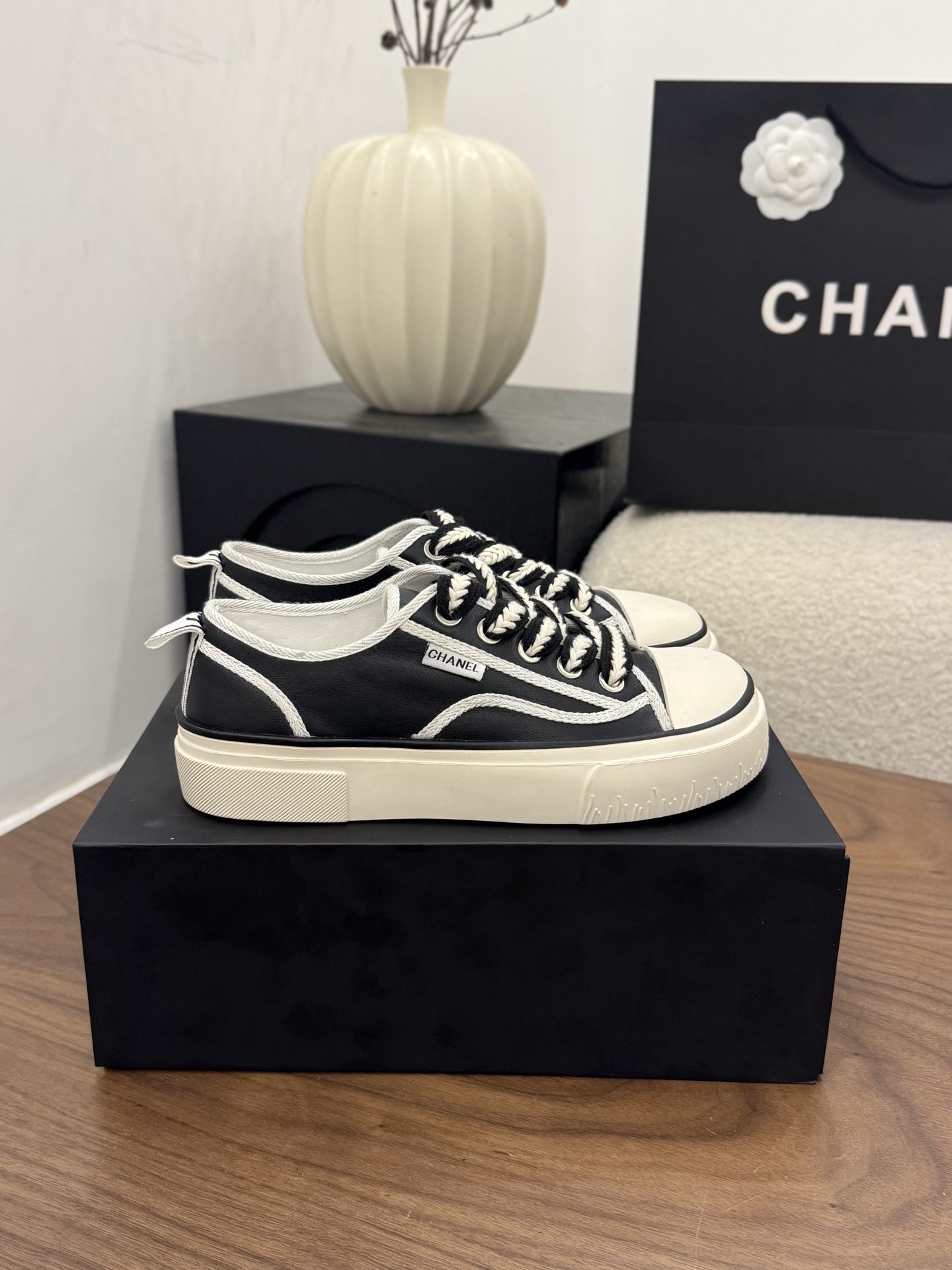 샤넬(CHANEL) 레이스업 캐주얼 스니커즈 신발