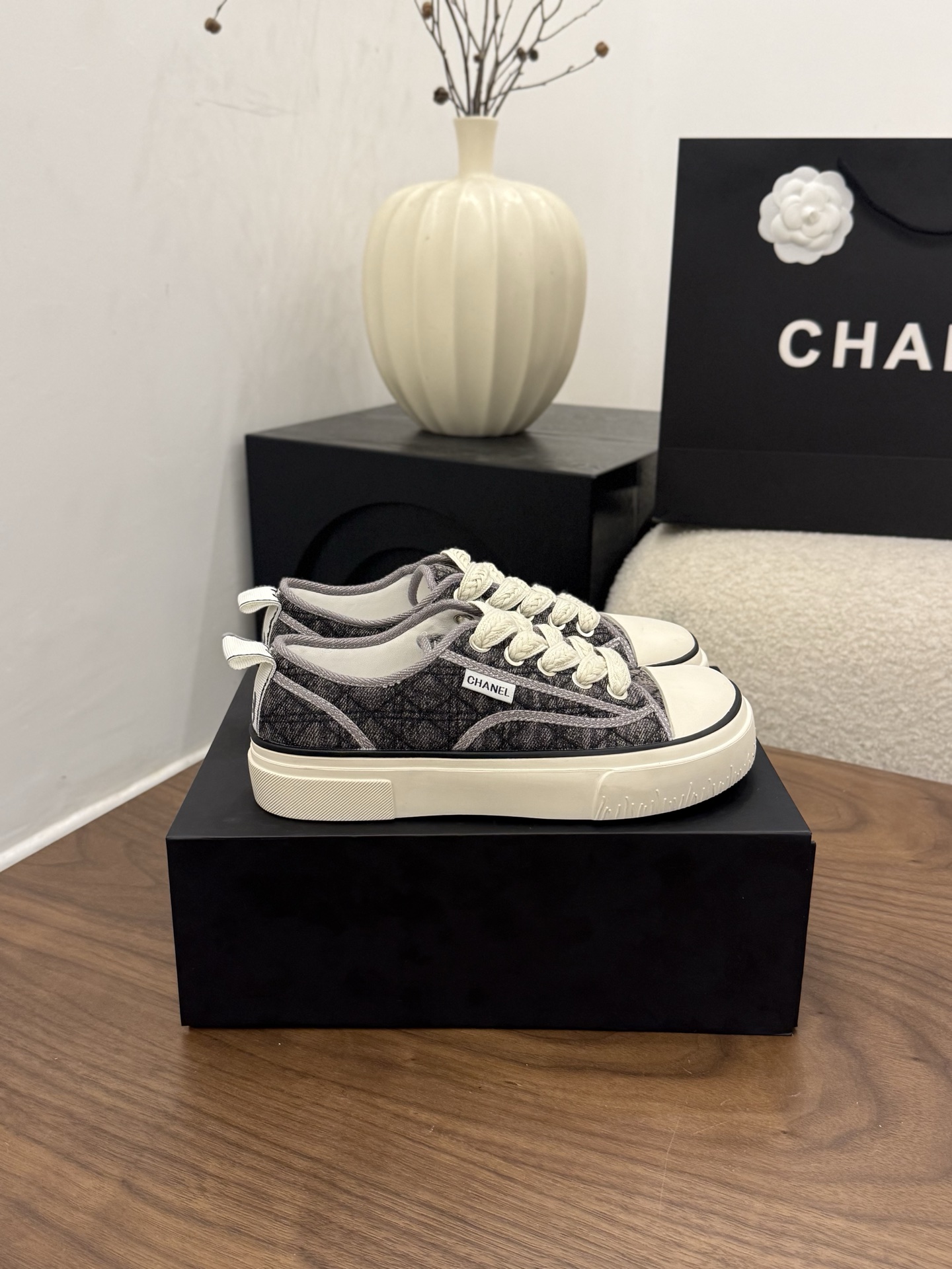 샤넬(CHANEL) 레이스업 캐주얼 스니커즈 신발