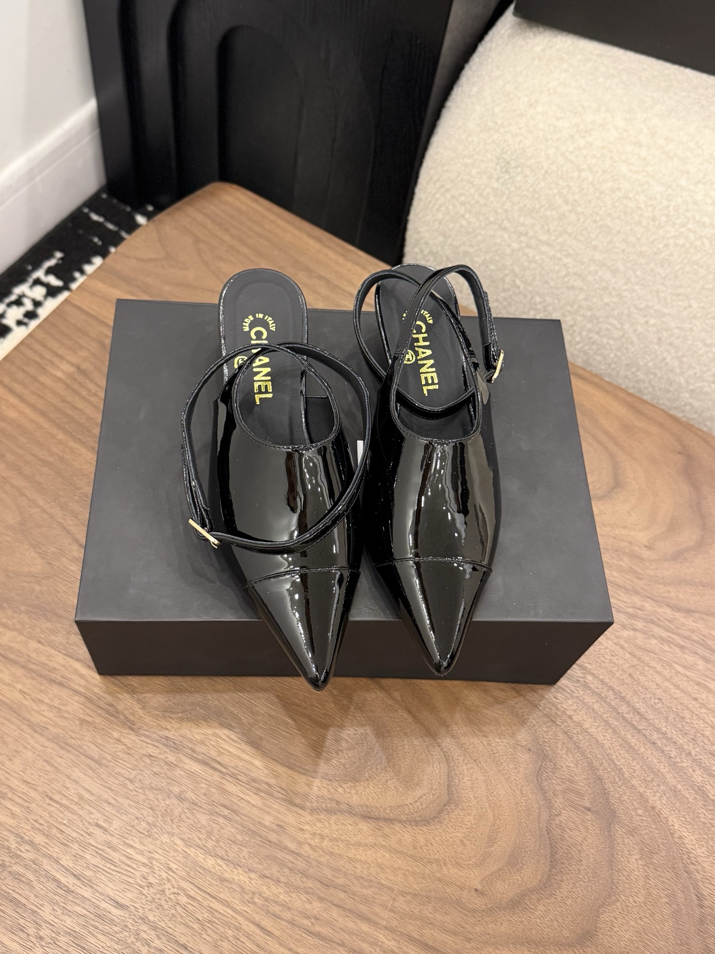 샤넬(CHANEL) 포인티드 메리제인 슬링백 샌들 신발