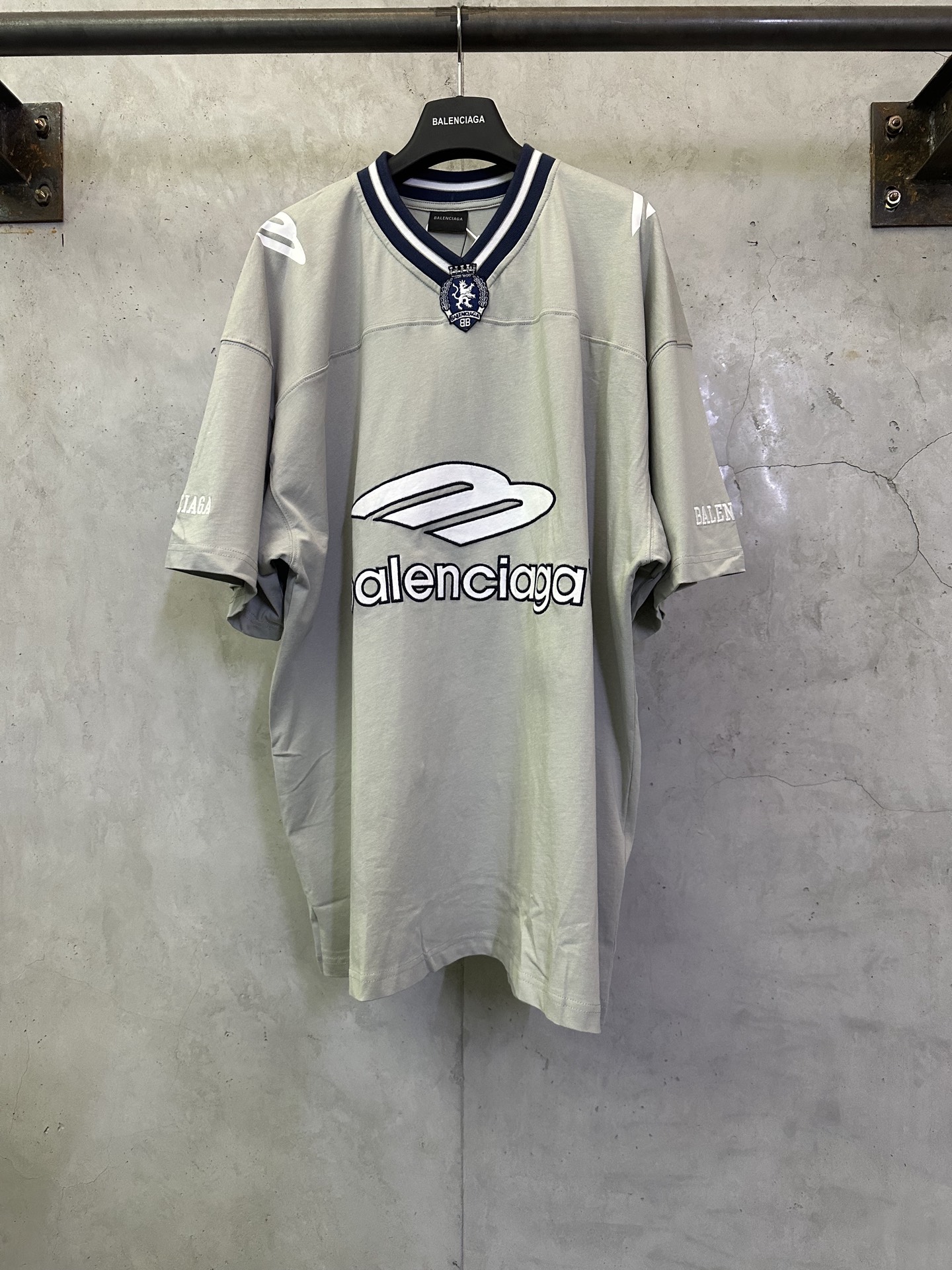 발렌시아가(Balenciaga) 풋볼 시리즈 자수 브이넥 티셔츠 의류