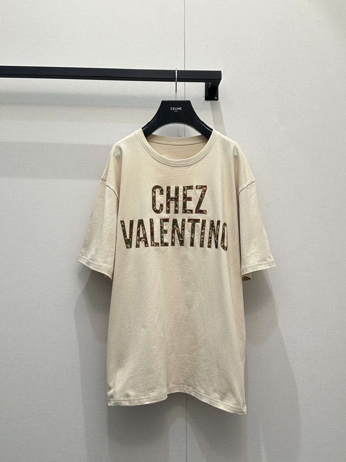 발렌티노(Valentino) 입체 자수 레터링 반팔 티셔츠 의류