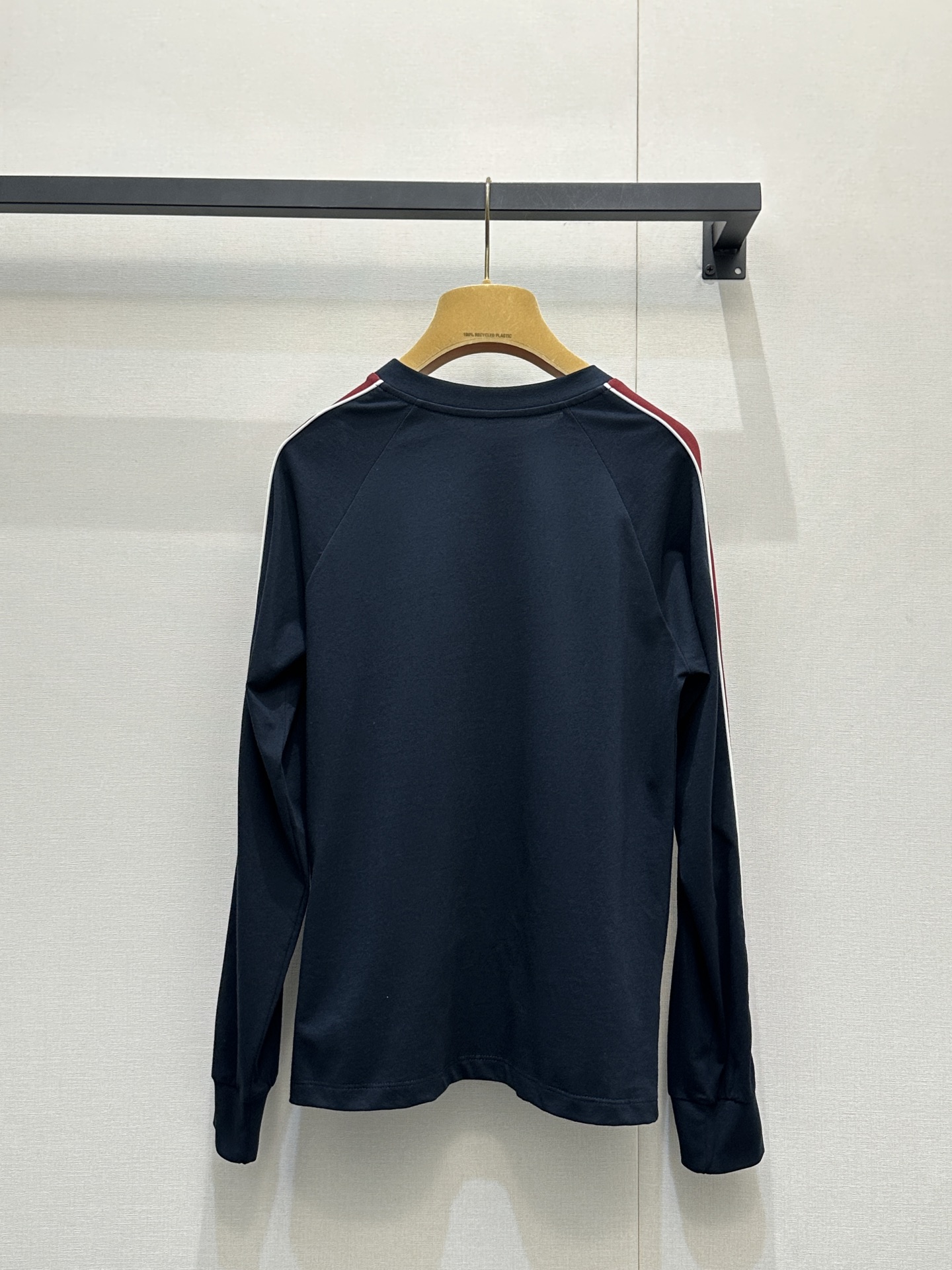 미우미우(Miu Miu) 로고 자수 배색 긴팔 티셔츠 의류