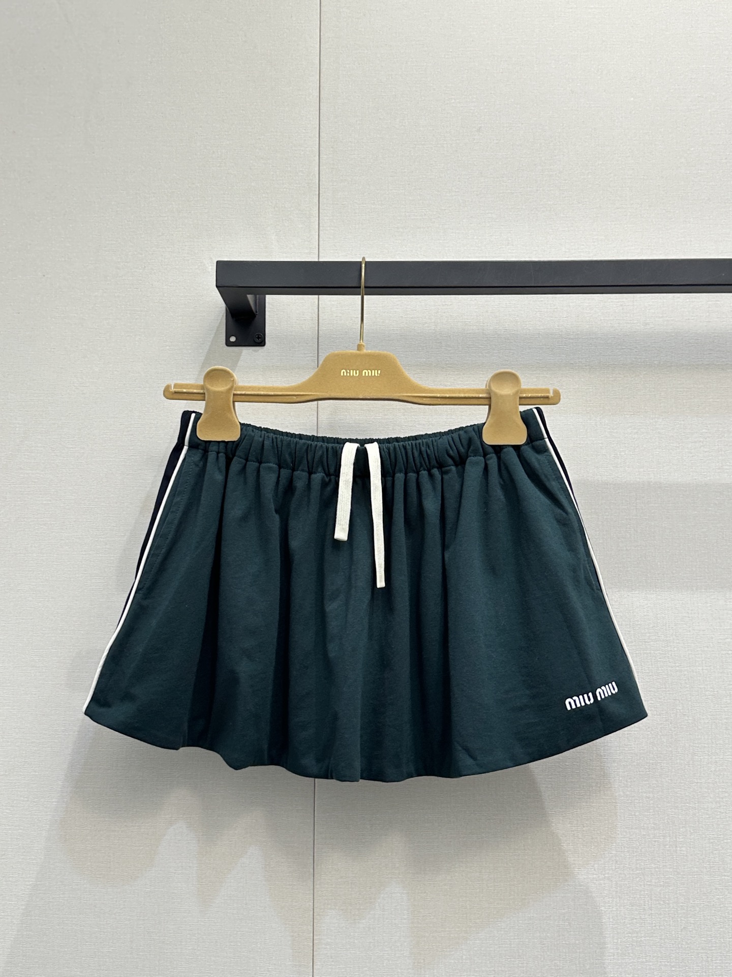 miumiu 미우미우 다크 그린 폴로 티셔츠 & 스커트 치마 셋업 세트 의류
