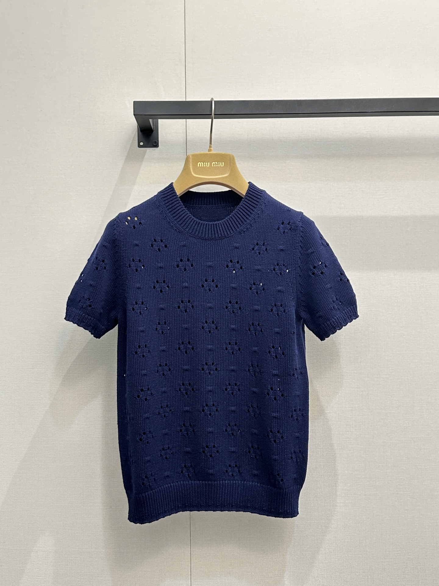 miumiu 미우미우 페미닌 펀칭 아일렛 반팔 니트 의류