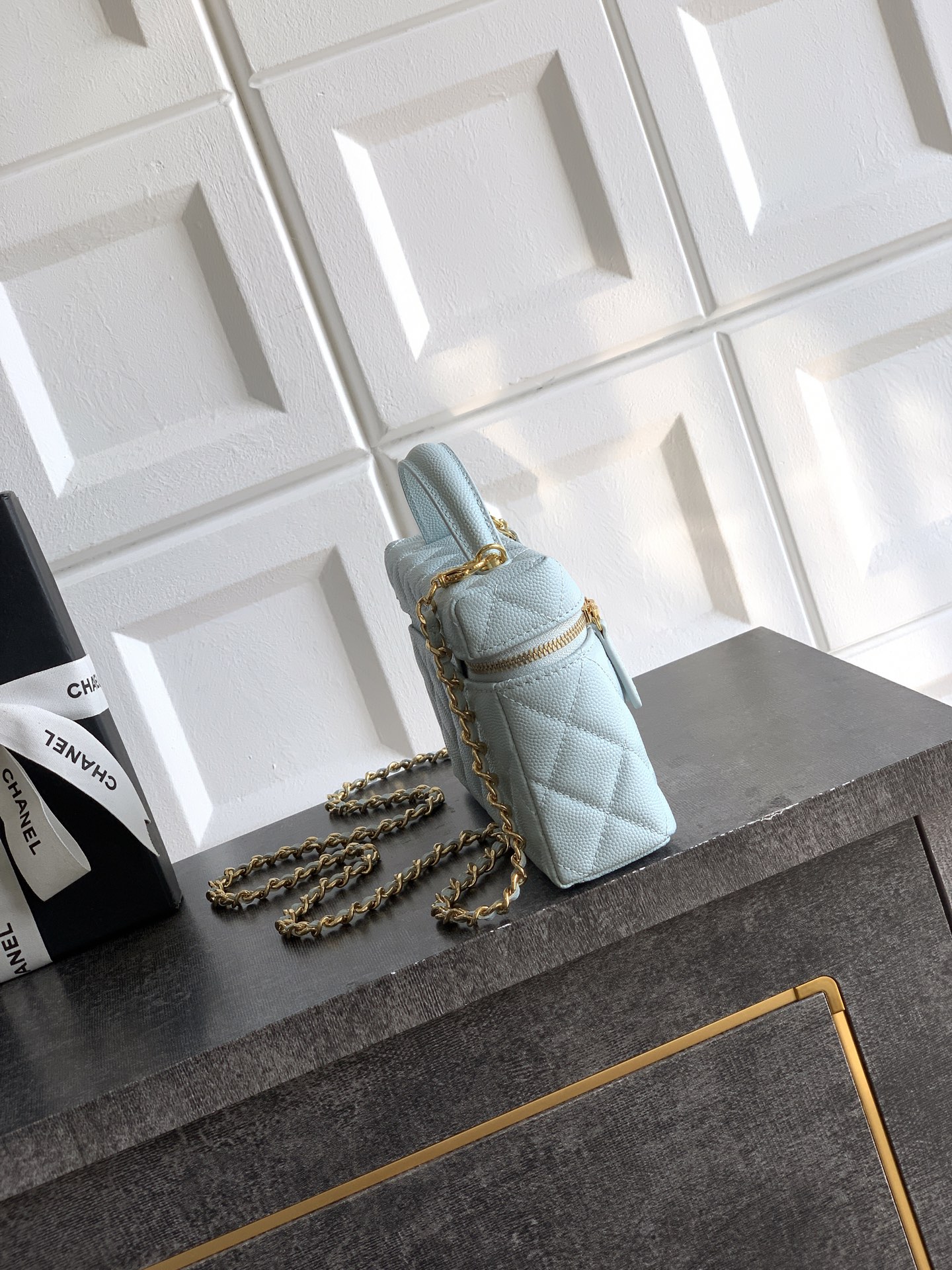 Chanel 샤넬 26C 카프스킨 '도시락' LP백 (베이비 블루) 가방