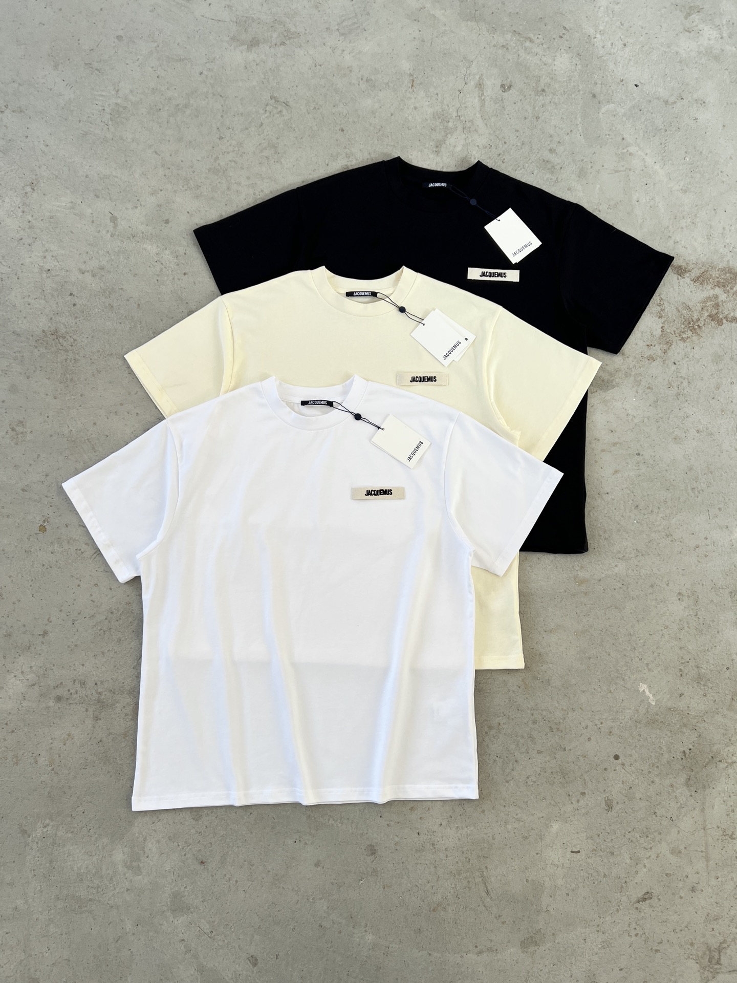 자크뮈스(Jacquemus) 자수 로고 테이프 반팔 티셔츠 의류