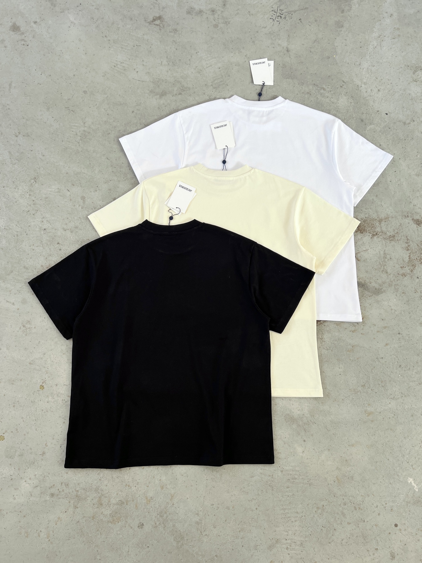 자크뮈스(Jacquemus) 자수 로고 테이프 반팔 티셔츠 의류