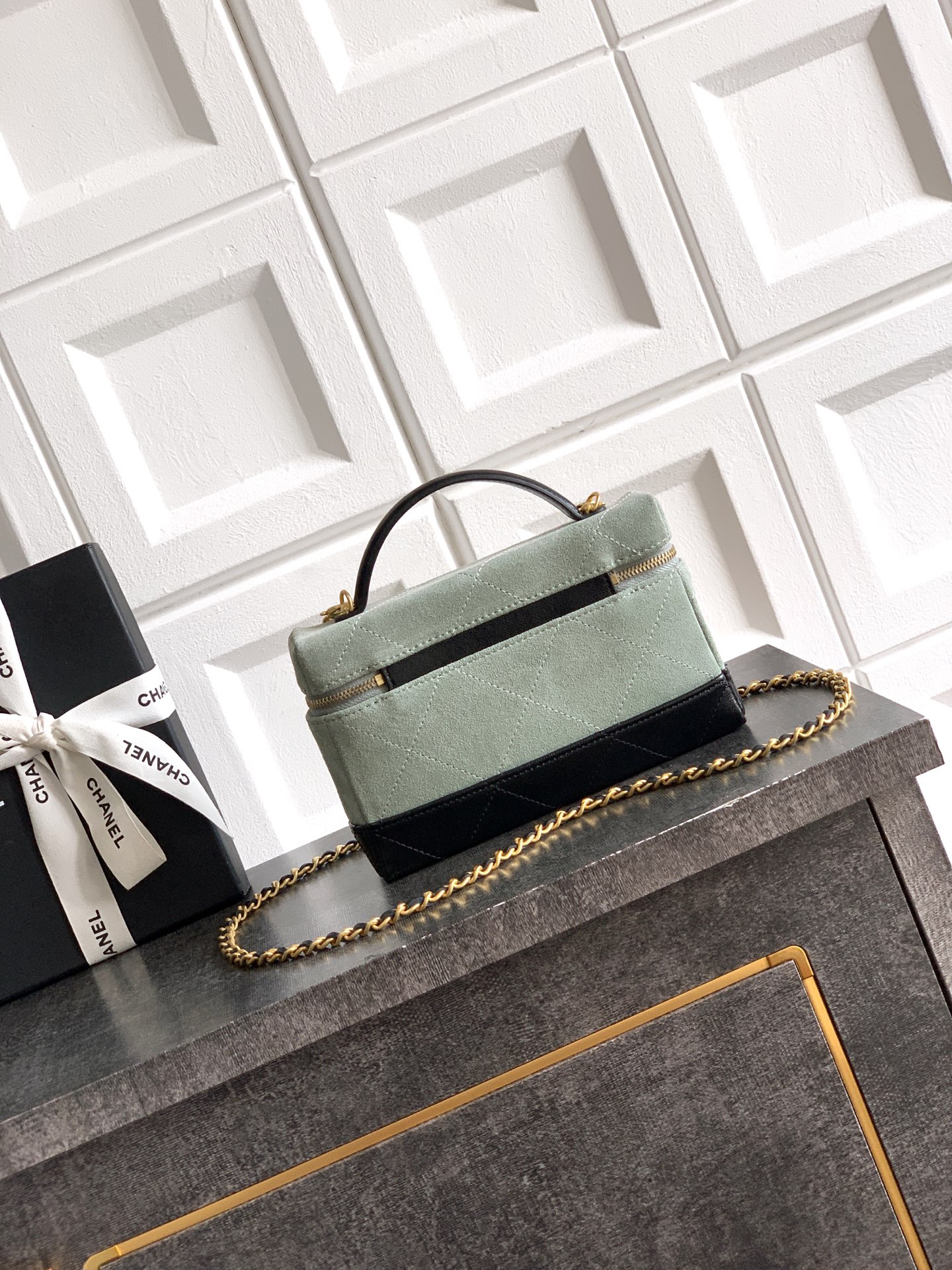 Chanel 샤넬 램스킨 & 스웨이드 '도시락' LP백 (블랙 & 뮤트 블루) 가방