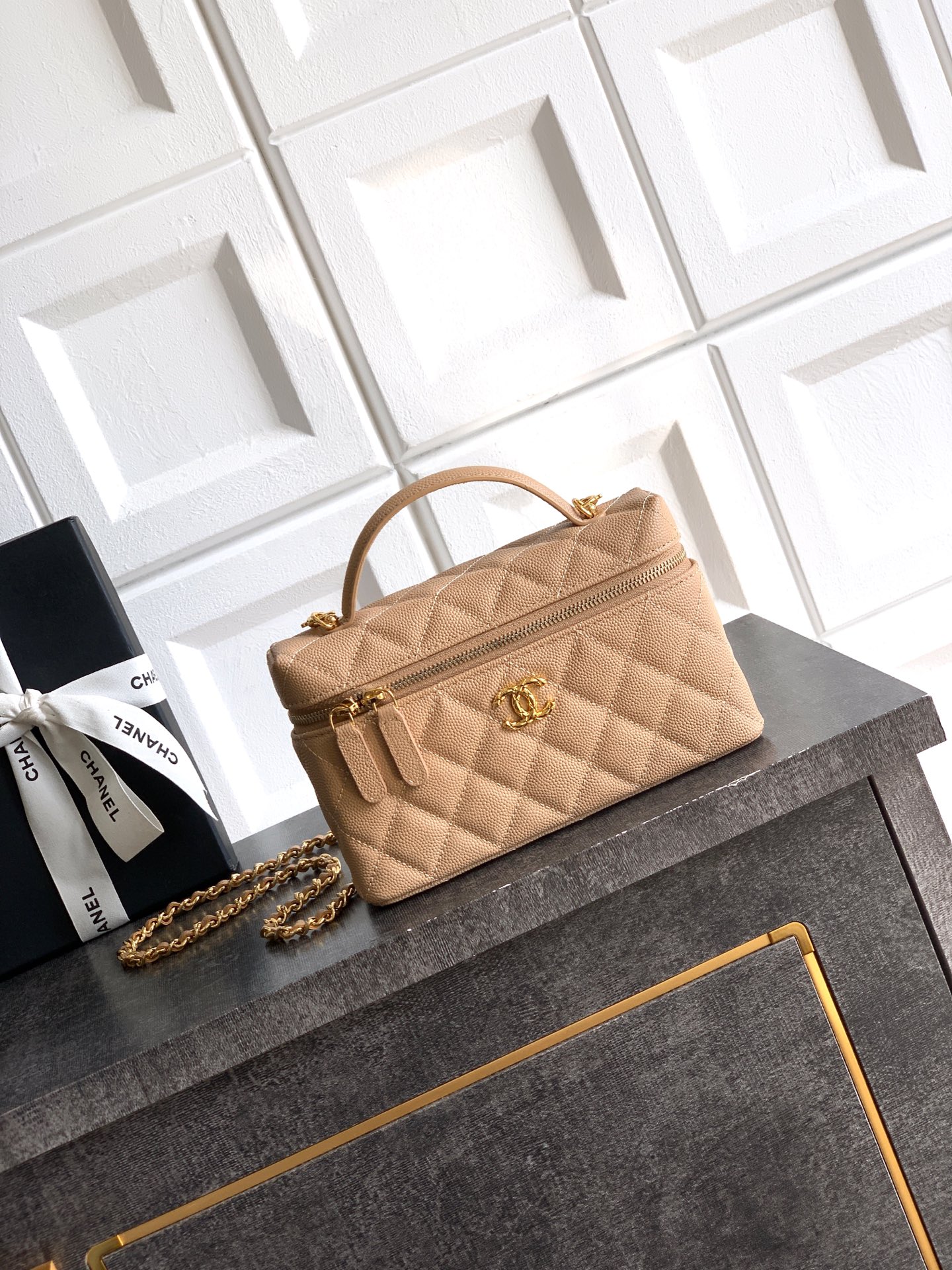 Chanel 샤넬 26C 카프스킨 '도시락' LP백 가방