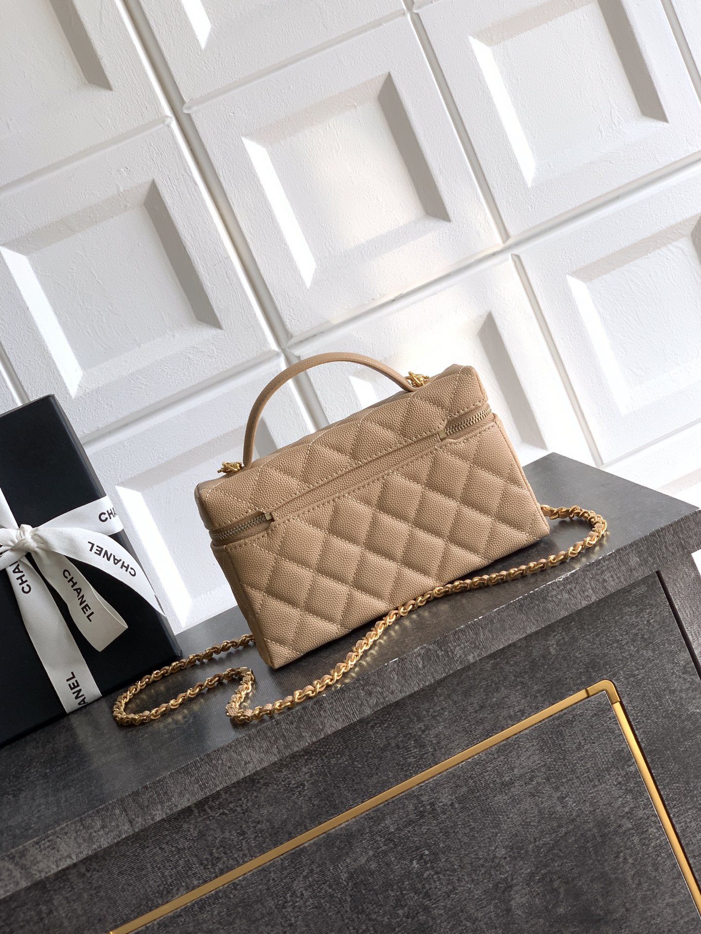 Chanel 샤넬 26C 카프스킨 '도시락' LP백 가방