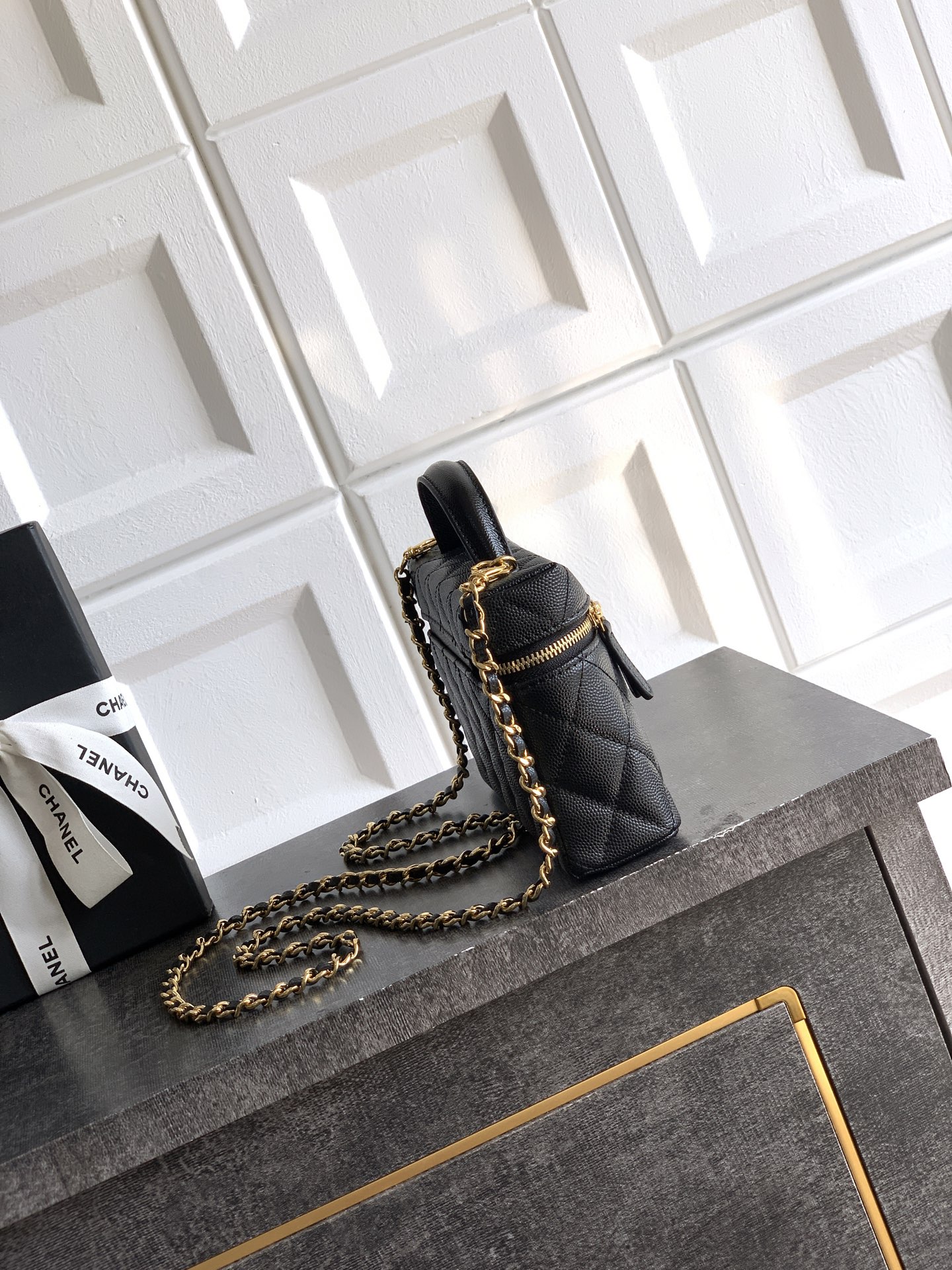 Chanel 샤넬 26C 카프스킨 '도시락' LP백 (블랙) 가방