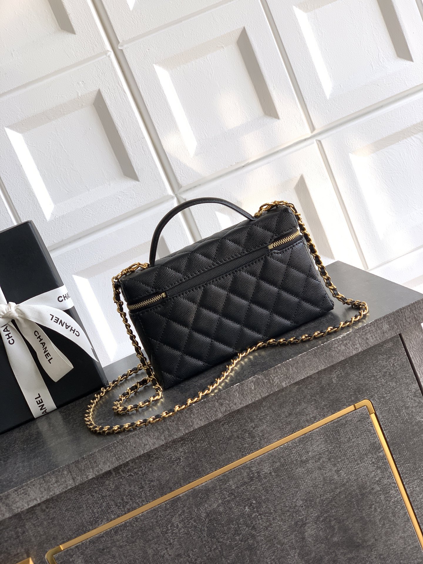 Chanel 샤넬 26C 카프스킨 '도시락' LP백 (블랙) 가방