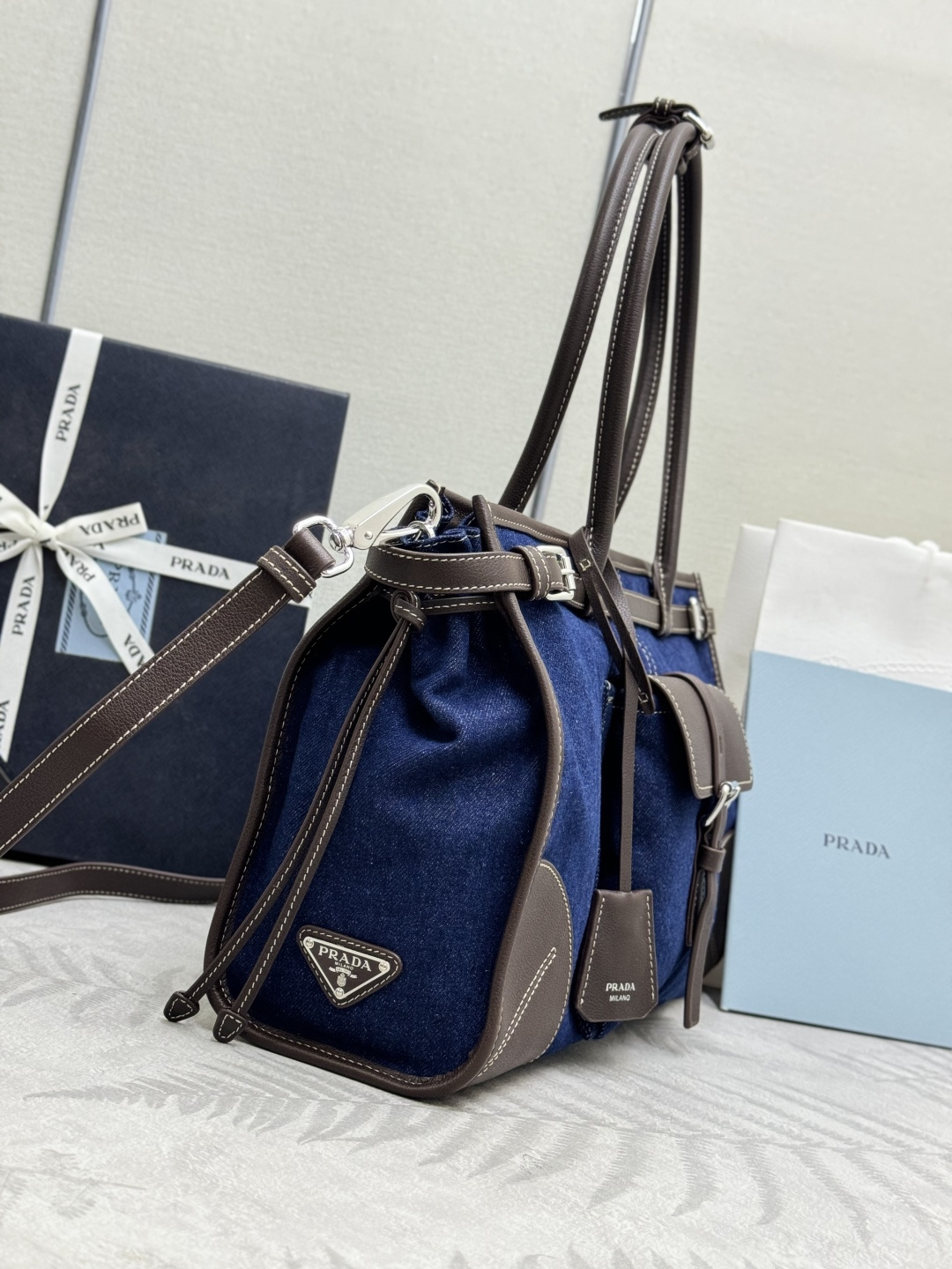 Prada 프라다 1BA433 Bonnie 데님 토트백 (라지 / 블루) 가방