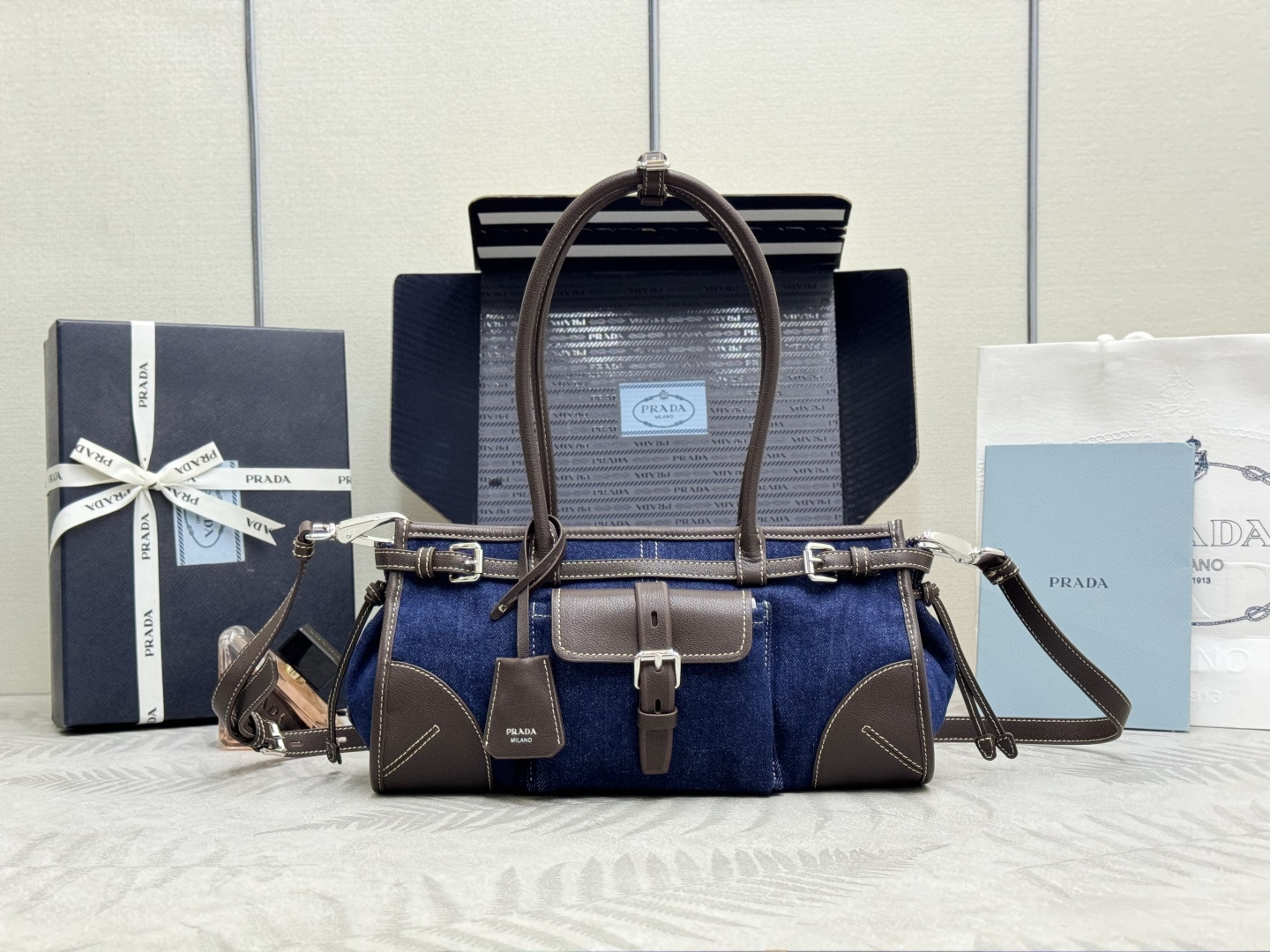 Prada 프라다 1BA426 Bonnie 데님 토트백 (미디엄 / 블루) 가방