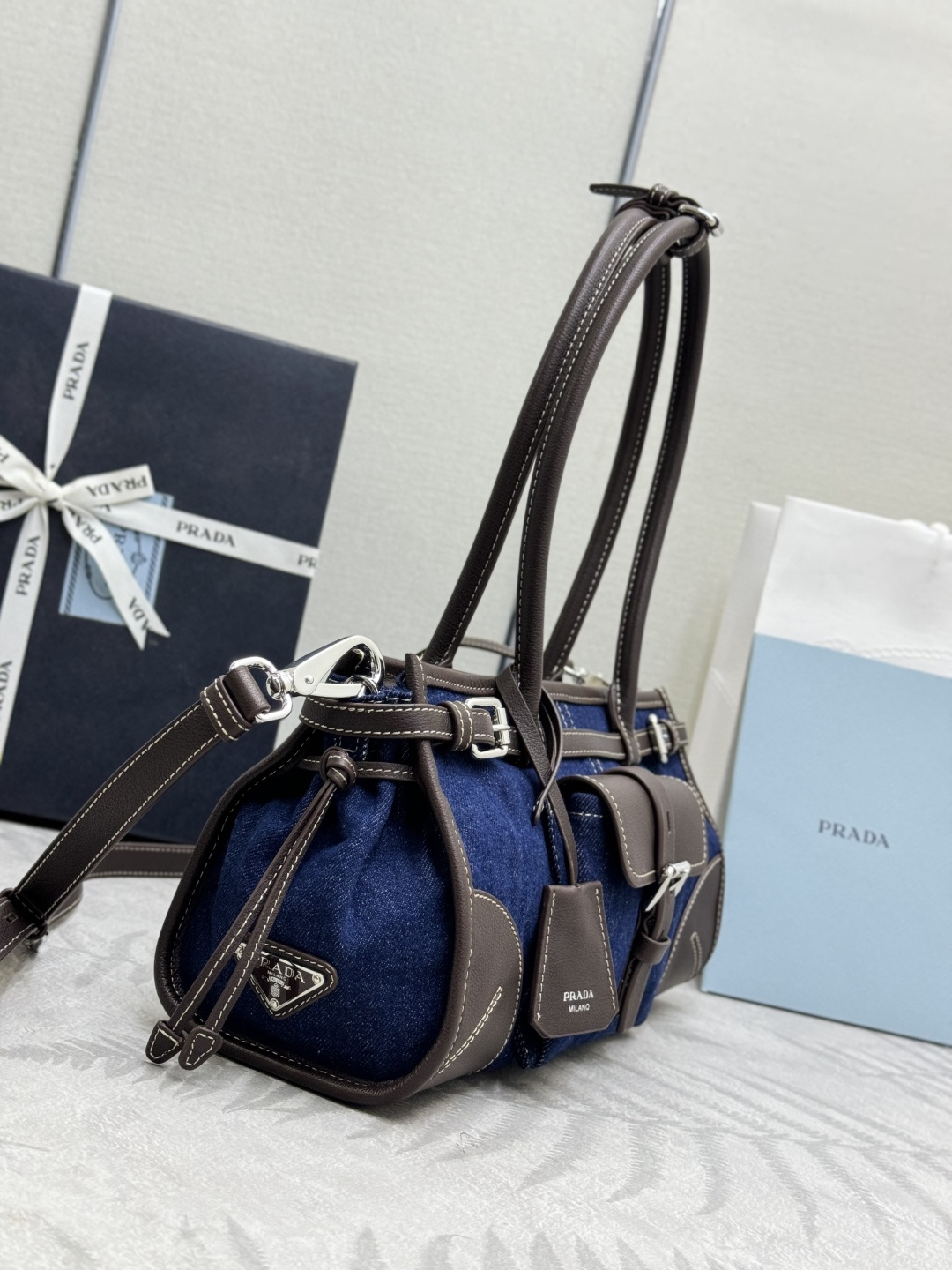 Prada 프라다 1BA426 Bonnie 데님 토트백 (미디엄 / 블루) 가방