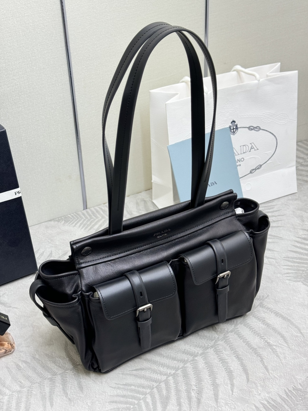 Prada 프라다 1BG645 빈티지 스타일 레더 토트백 (블랙) 가방