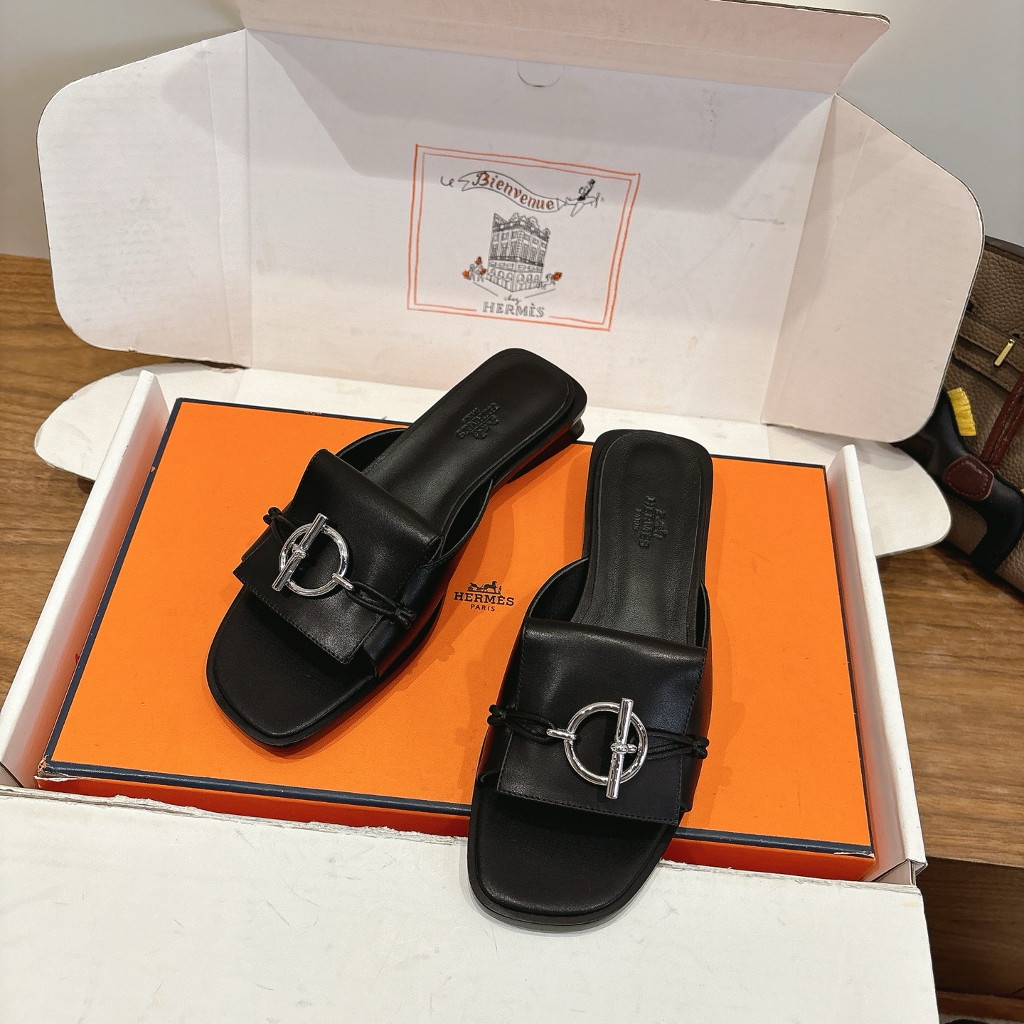 에르메스(HERMES) 버클 장식 슬리퍼 신발